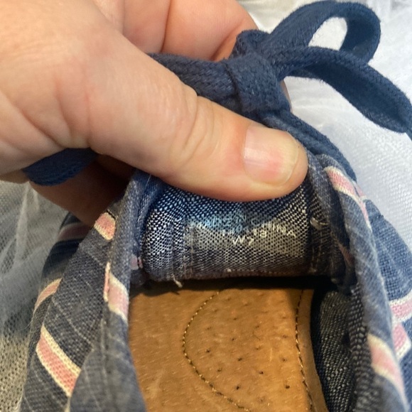 Toms Blue & Pink  Stripes shoes  💕 - Picture 2 of 8
